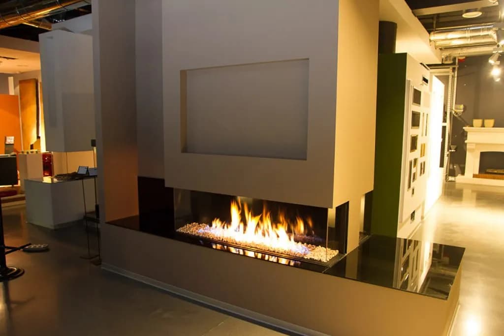 Kominek z dwiema szybami: zalety, rodzaje i zastosowanie