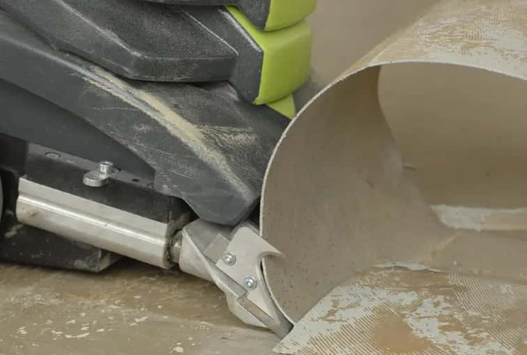 Jak bez wysiłku usunąć starą wykładzinę na kleju? Profesjonalne triki krok po kroku