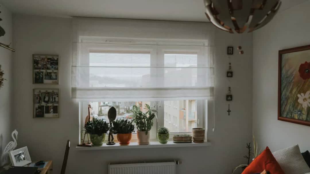 Jak uszyć roletę rzymską z firanki: instrukcja krok po kroku