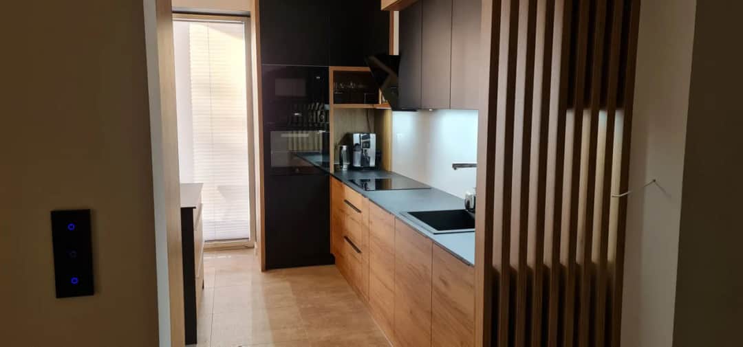 Dąb pradawny w kuchni: elegancki design i praktyczne zalety