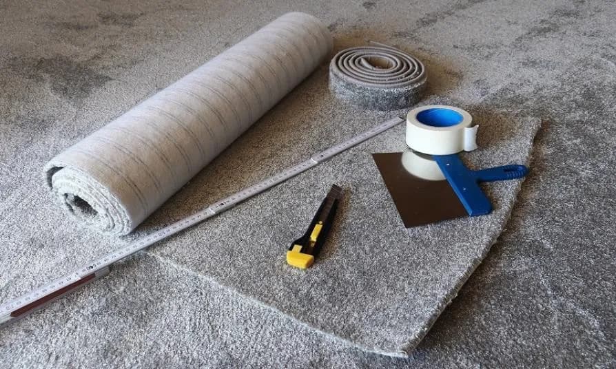 Jak bez błędów przykleić wykładzinę PCV do betonu? Sprawdzony sposób krok po kroku