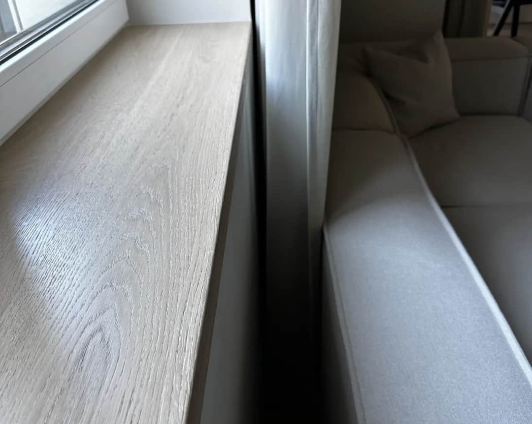 Drewniane parapety wewnętrzne: wybór, zalety i pielęgnacja