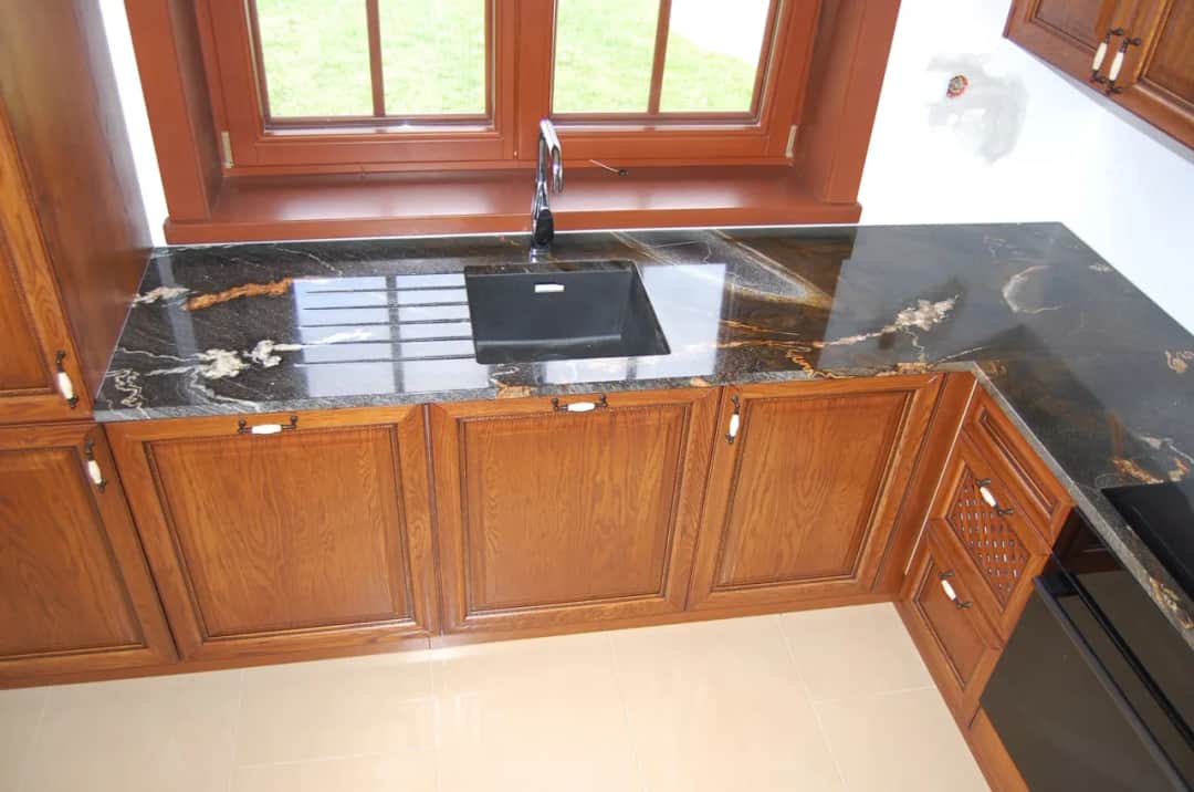 Blaty do szafek kuchennych - jak wybrać idealny materiał?