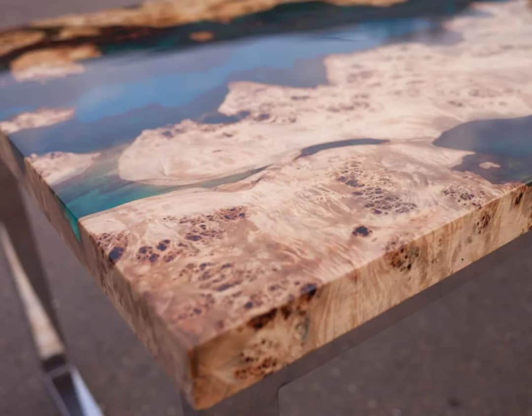 Jak nałożyć żywicę epoksydową na blat: 5 prostych kroków