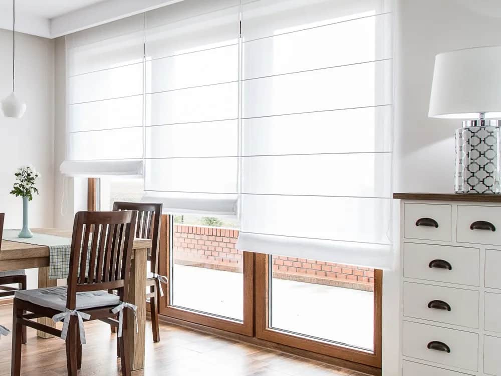 Firany czy rolety? Zaskakujące różnice, które musisz znać przed wyborem