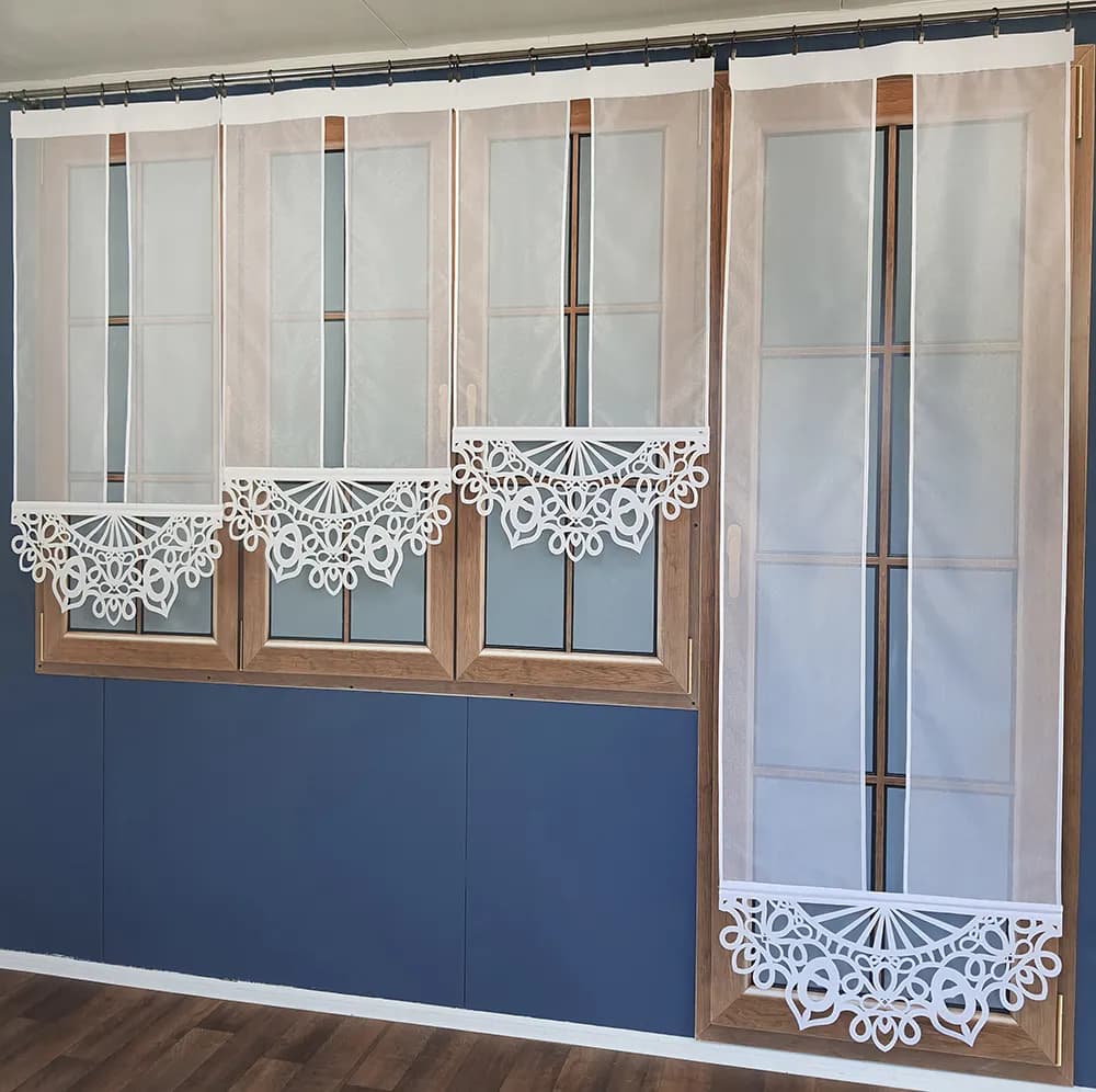 Montaż paneli przy drzwiach balkonowych - profesjonalne wykończenie