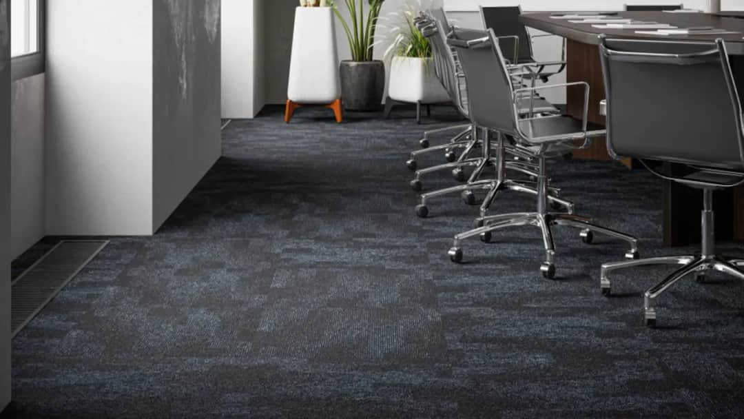 Wykładzina czy płytki? Zaskakujące różnice, które musisz znać przed remontem