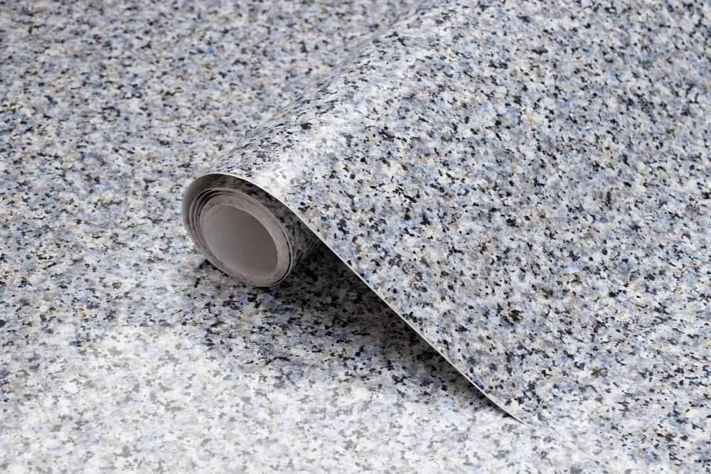 Jak bezpiecznie i ekologicznie wyrzucić starą wykładzinę PCV bez kar