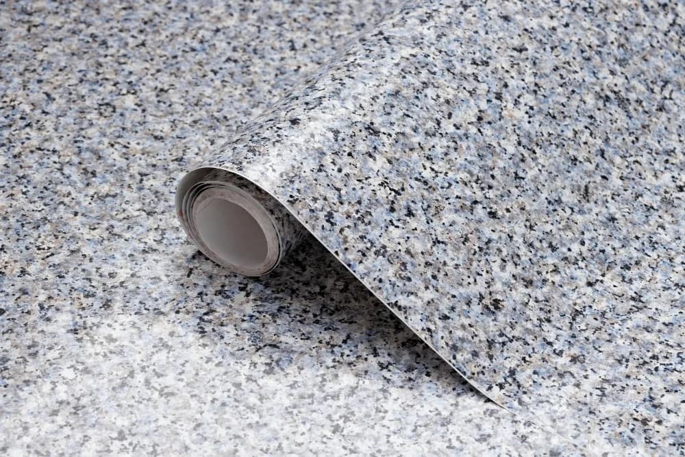 Jak bezpiecznie i ekologicznie wyrzucić starą wykładzinę PCV bez kar