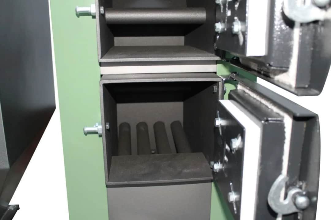 Piec z podajnikiem i dodatkowym rusztem: efektywne ogrzewanie domu