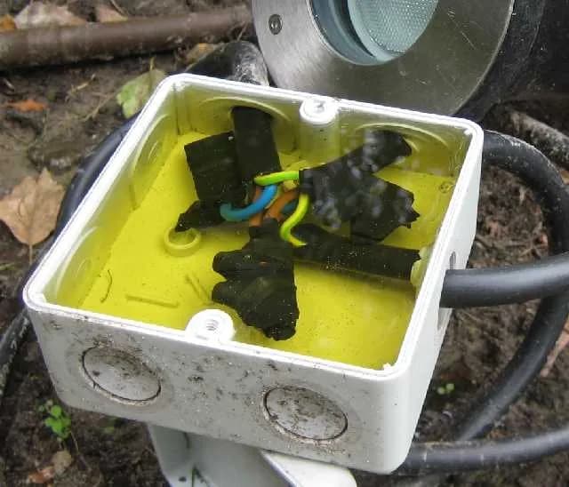 Żywica do elektryki: Najlepsze rozwiązania dla elektroniki