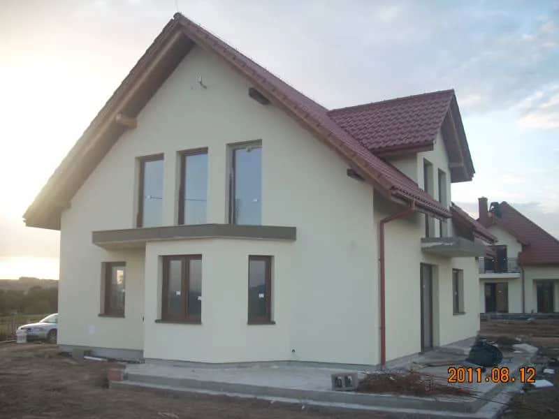 Elewacja Ceresit Kalahari 1: Trwała i Odporna Farba Silikonowa